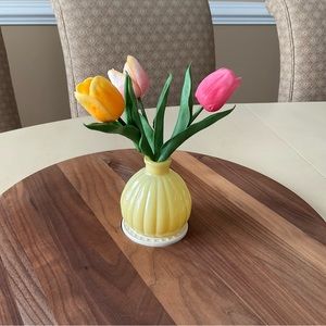 Yellow Ribbed Glass Bud Vase Platter Decoration 💐